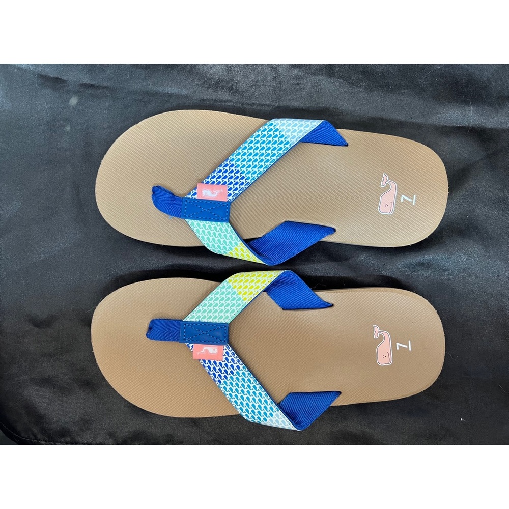 Vineyard Vines size 7 sandals.